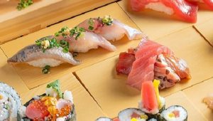 毎朝仕入れる新鮮な魚を提供する海鮮居酒屋「博多の魚屋 せんせんせん」の寿司画像
